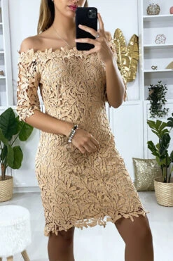Robe Rose Col Bateau Et Très Chic En Dentelle Doublé