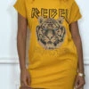 Robe T-shirt Moutarde Avec Poches Et écriture REBEL Avec Dessin De Lion -Féminité Couture robe t shirt moutarde avec poches et ecriture rebel avec dessin de lion