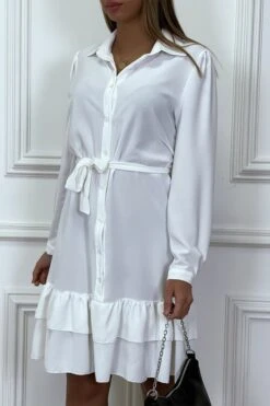 Robe Tunique Blanche Manches Longues Boutonné Avec Volant -Féminité Couture robe tunique blanche manches longues boutonne avec volant 2