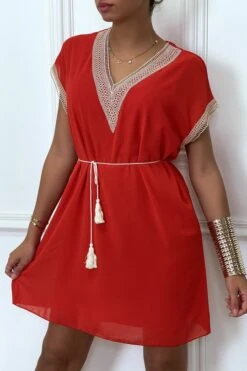 Robe Tunique Rouge Avec Broderie Et Ceinture Lacet Beige