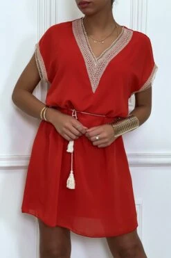 Robe Tunique Rouge Avec Broderie Et Ceinture Lacet Beige -Féminité Couture robe tunique rouge avec broderie et ceinture lacet beige 3