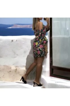 Sublime Robe Motif Fleuris Et Brodé Avec Ceinture Et Manche à Part