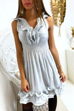 Vendu Par 3 Robe Grise Brillante Avec élastique à La Taille Froufrou Au Col Et En Bas. 516