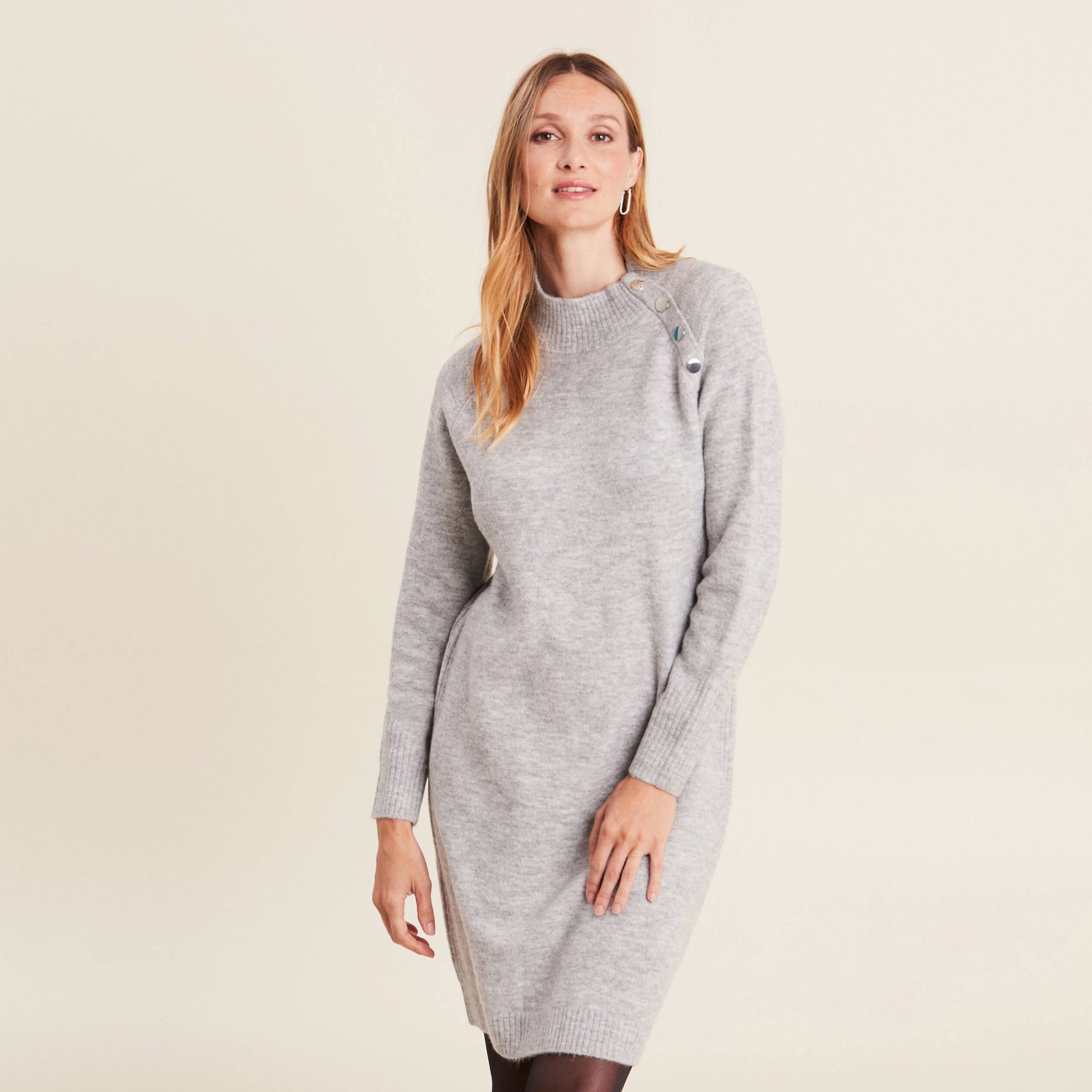 Devant 11 Devant -Féminité Couture robe pull droite col montant gris clair femme vue7 36125183620090721